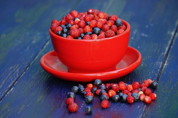 A vibrant bowl of mixed berries (blueberries, raspberries, strawberries) with a few spinach leaves in the background, emphasizing brain-healthy antioxidants.