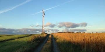 5G Expansion in US: Rural Broadband Adoption by 2025 Impact - Cover Image